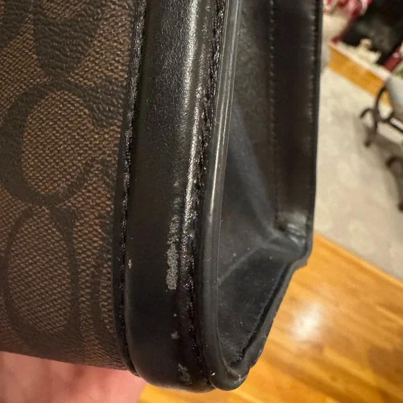 Coach - Zoe Carrycall - Black Leather and Signature Monogram Nice Condition 2019 - Picture 6 of 12